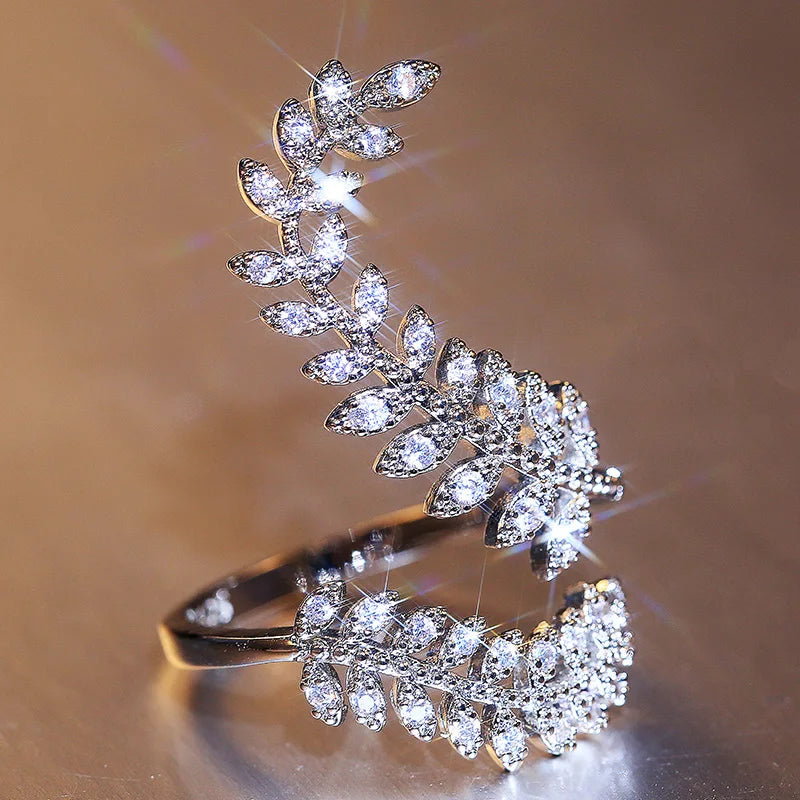 Huitan Anmutige Blätter Beide Ende der Offenen Ring Silber Farbe Mädchen Cocktail Party Ringe Glanz Kristall Zirkon Mode Frauen Schmuck