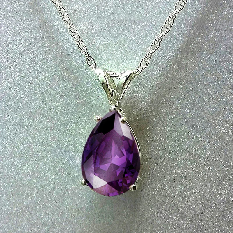 Huitan Wassertropfen-Kubikzirkonia-Kristall-Damen-Halskette, schlicht und elegant, weibliche Accessoires, Geschenk, Hochzeit, Schmuck, 2021, trendig
