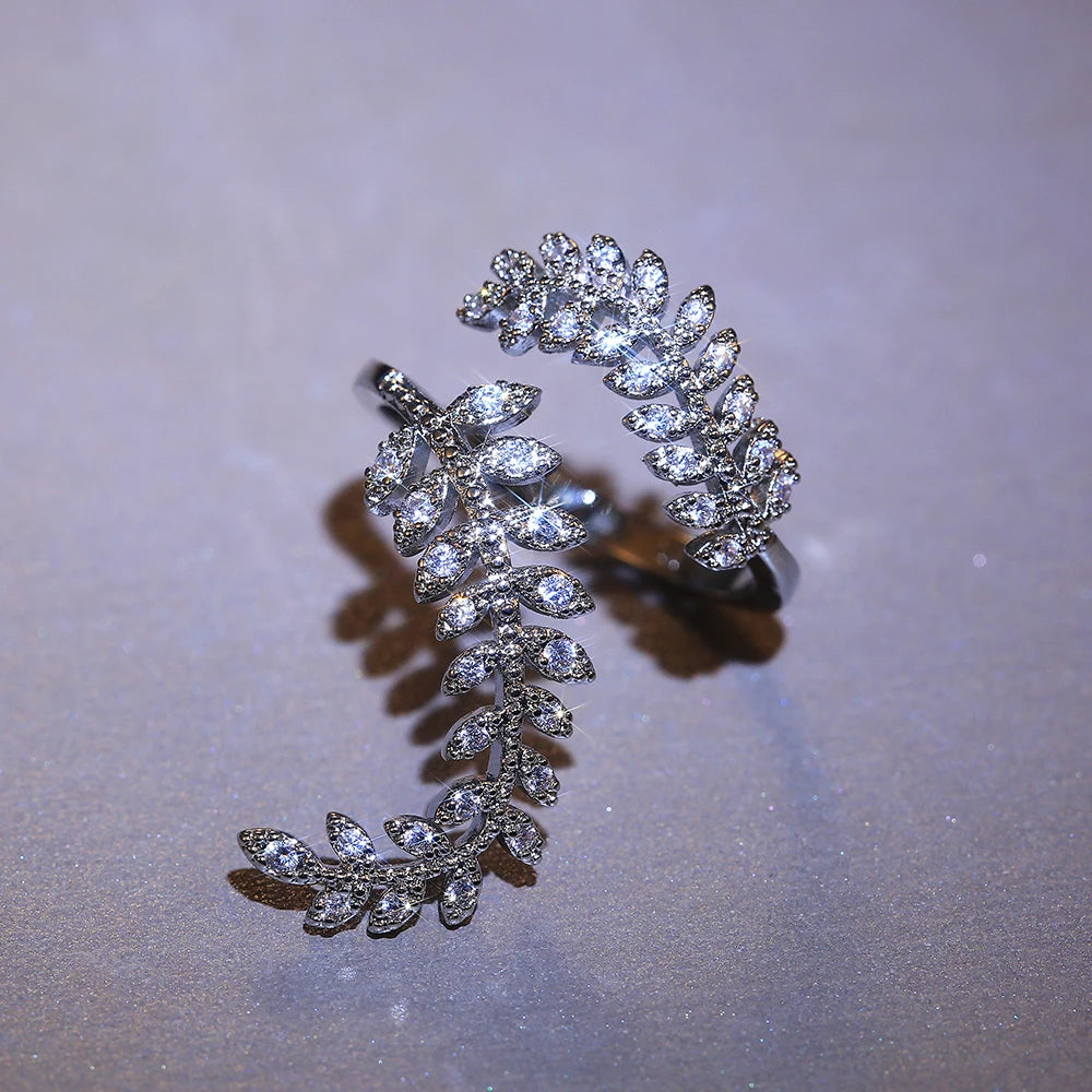 Huitan Anmutige Blätter Beide Ende der Offenen Ring Silber Farbe Mädchen Cocktail Party Ringe Glanz Kristall Zirkon Mode Frauen Schmuck