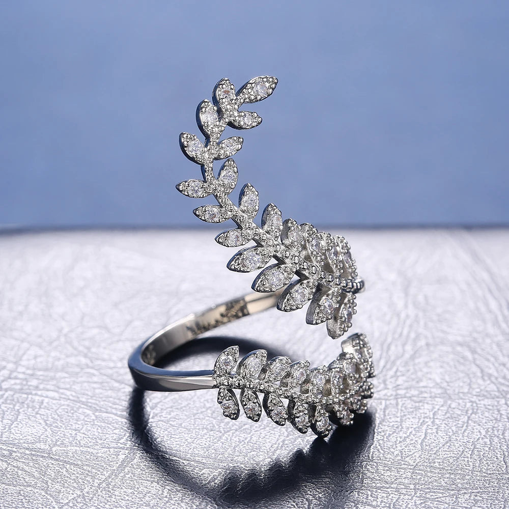Huitan Anmutige Blätter Beide Ende der Offenen Ring Silber Farbe Mädchen Cocktail Party Ringe Glanz Kristall Zirkon Mode Frauen Schmuck