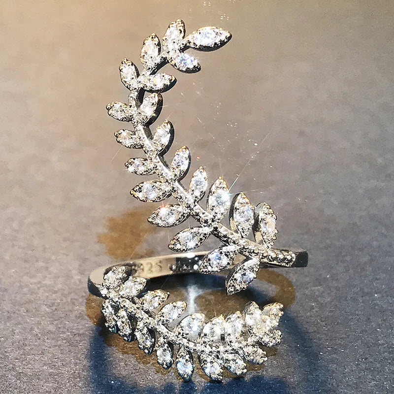 Huitan Anmutige Blätter Beide Ende der Offenen Ring Silber Farbe Mädchen Cocktail Party Ringe Glanz Kristall Zirkon Mode Frauen Schmuck
