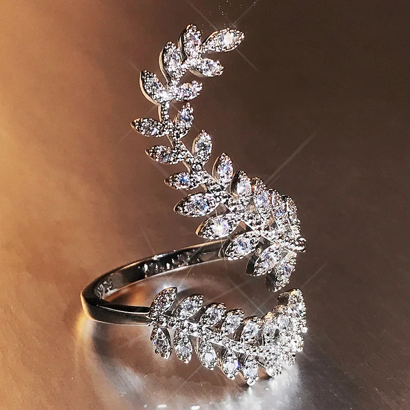 Huitan Anmutige Blätter Beide Ende der Offenen Ring Silber Farbe Mädchen Cocktail Party Ringe Glanz Kristall Zirkon Mode Frauen Schmuck