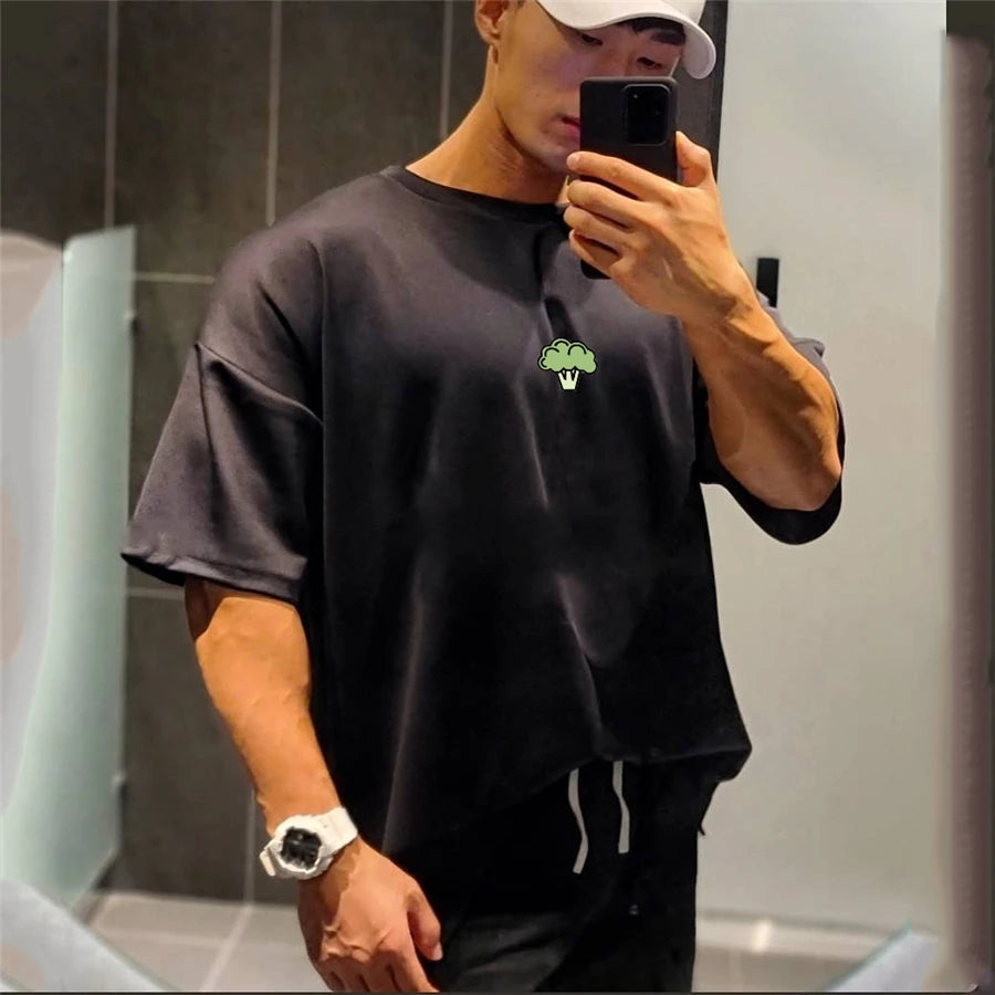 Hochwertige Turnhallen T-Shirt Männer Bodybuilding drucken lose T-Shirt Workout Fitness T-Shirts Männer Kleidung Baumwolle Kurzarm Sport hemd