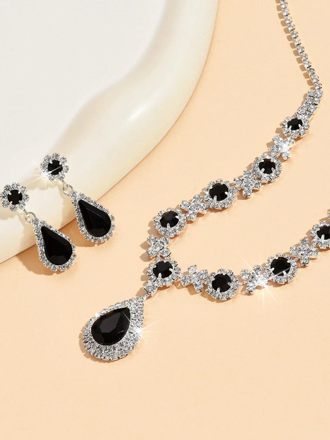 3-teiliges Damen-Set mit Kristalltröpfchen-Halskette und Ohrringen für Hochzeits- und Abendkleid-Accessoires