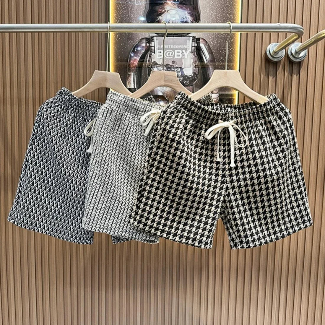 Herrenbekleidung, bedruckt, karierte Shorts, Sommer, stilvoll, gerades Bein, lässige Strandhose, bequeme Taschen, leichte Straßenshorts