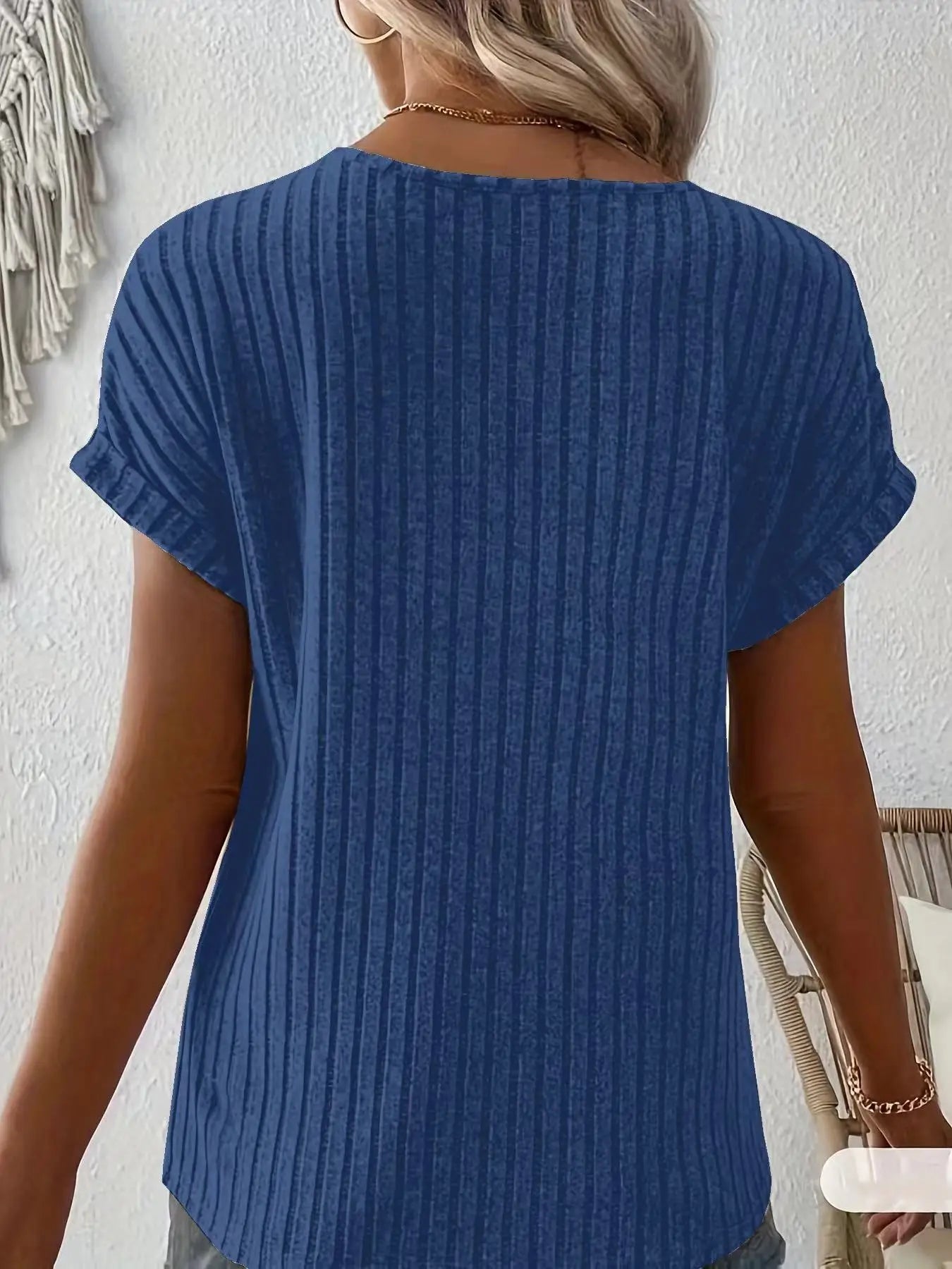 Frühling/Sommer neues einfarbiges geripptes Oberteil mit V-Ausschnitt und Knopfverzierung, elegantes T-Shirt für Damen S-2XL