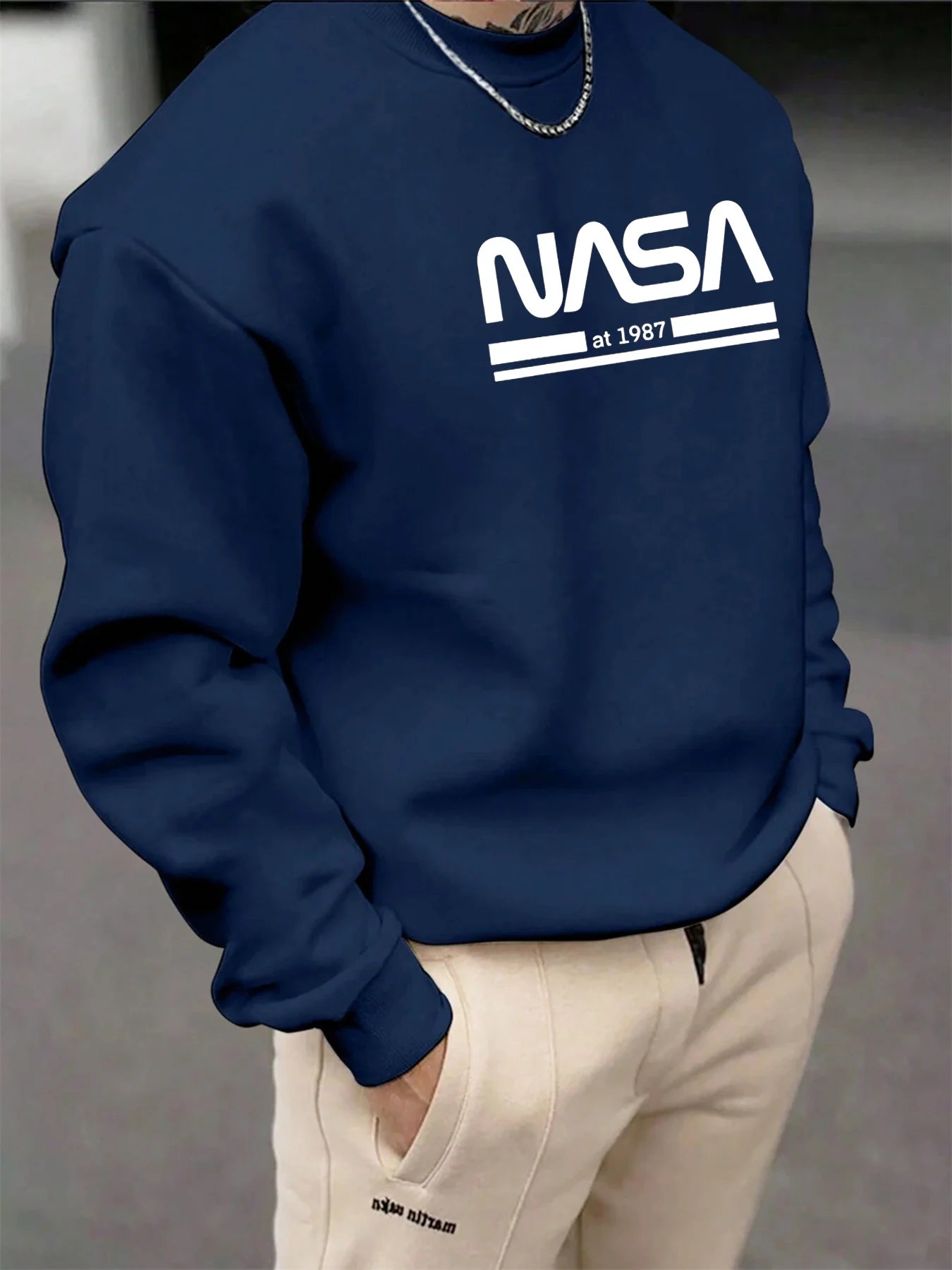 Men's autumn and winter fashionable casual loose NASA letter graphic printed long sleeved round neck sweatshirt