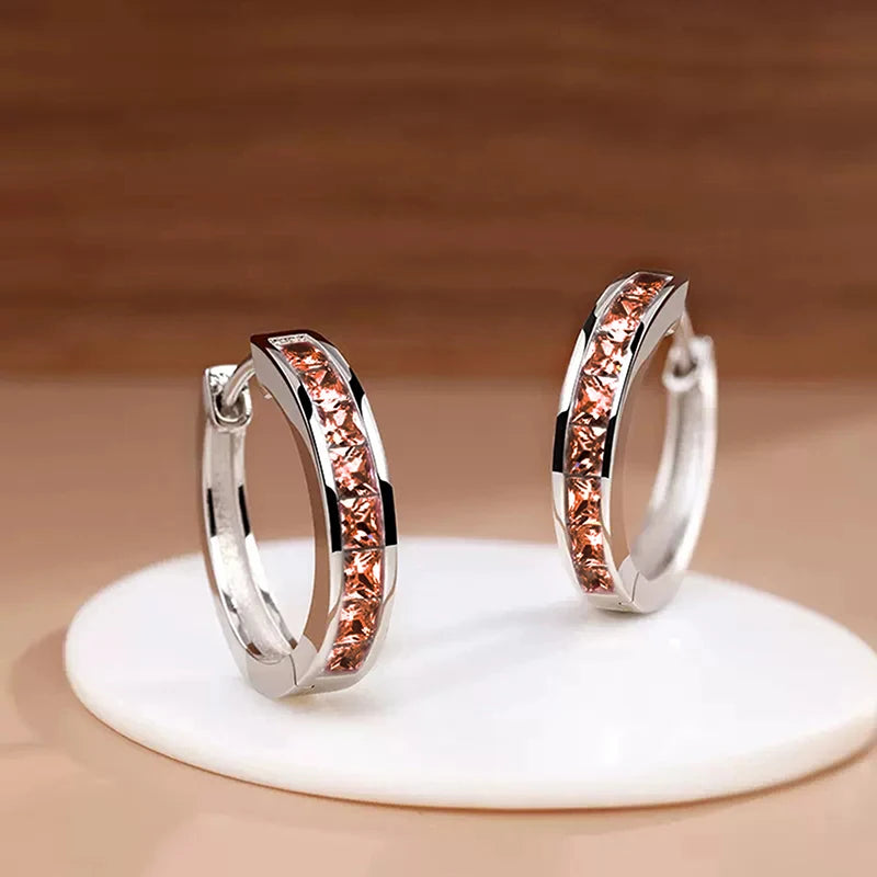 Huitan Damen-Creolen im klassischen Design, voll mit Prinzessin, quadratischem CZ, schlichtes und elegantes Damen-Accessoire, vielseitiger Schmuck