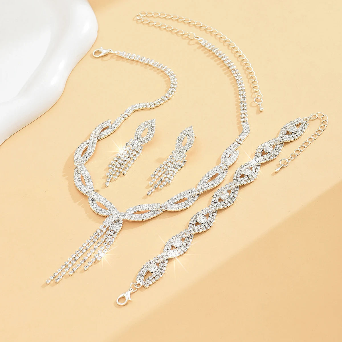 4PC Damen Mode Kupfer Klaue Kette Hohl Quaste Halskette Ohrringe Armband Schmuck-Set Hochzeit Bankett Party Festival geschenk