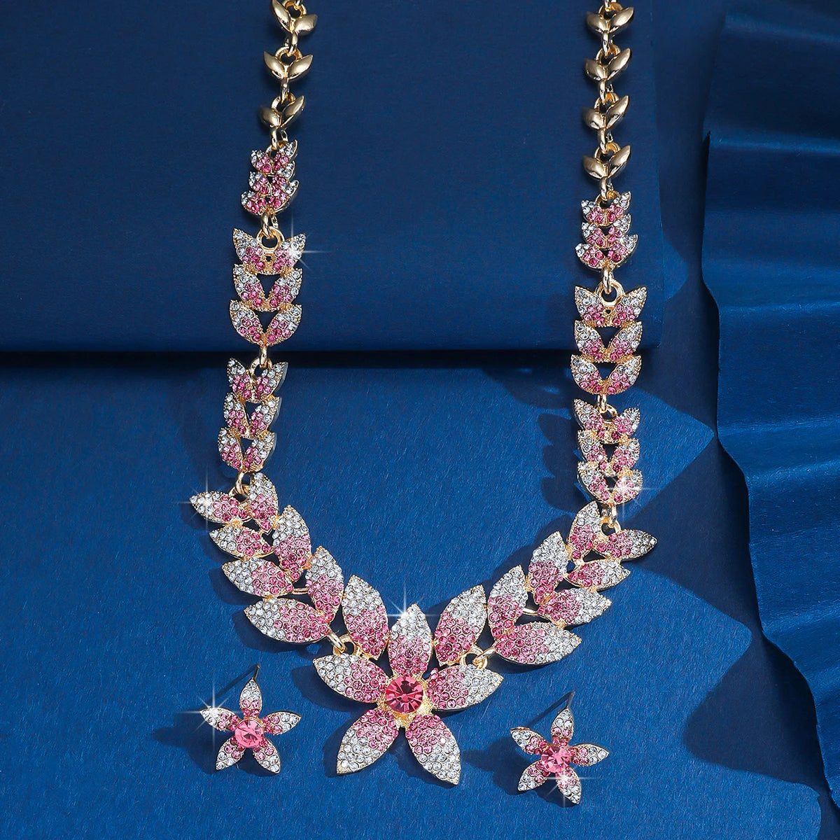 3-teiliges Damen-Schmuckset mit modischer Blumen-Halskette und Ohrringen, elegantes und hochwertiges Design, geeignet für Party- und Festivalgeschenke-8495
