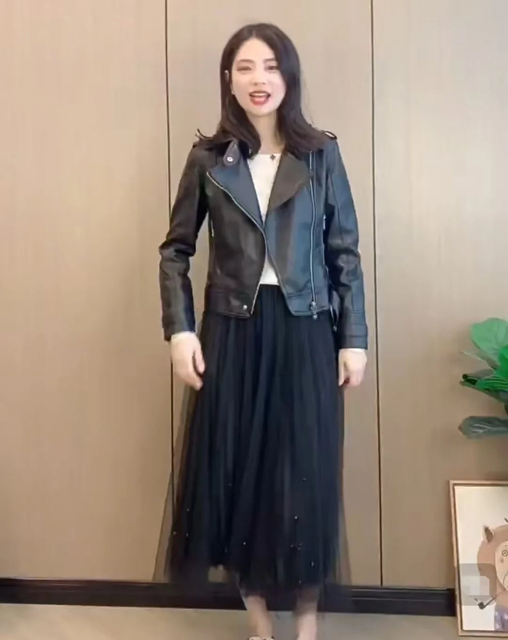 Modische rote PU-Lederjacke für Damen, kurzer Mantel, Stehkragen, Frühling und Herbst, dünner Stil, künstlerische Retro-Passform, lange Ärmel