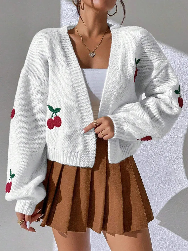Modischer Strickjacke mit niedriger Schulter und Kirschstickmuster, Pendlerpullover, lockere Damenjacke, Strickpullover