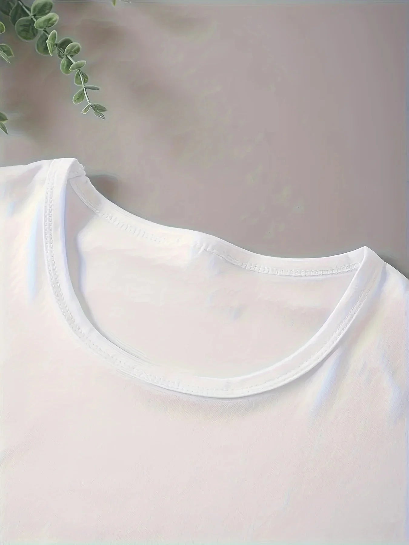 Weißes T-Shirt mit Pariser Grafikdruck für Damen und Eiffelturm für lässige Alltags-Valentinstag-Outfits, ästhetische Kleidung