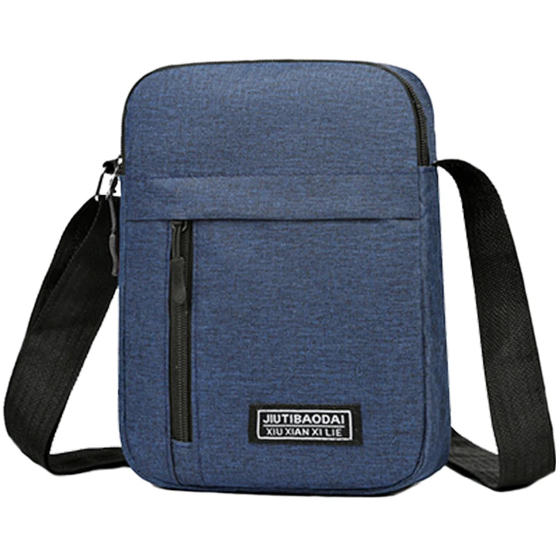 Herrentasche, erhältlich in einer Schulter- oder Umhängedesign, geeignet für den täglichen Gebrauch während der Schule. Aus Nylonmaterial.