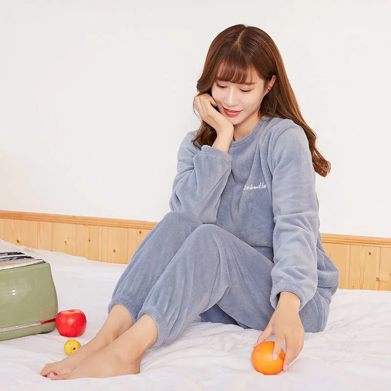 2024 Winter Pyjamas Warme Flanell Frauen Dicke Freizeit Tragen Einfachheit Korallen Samt Langarm Feste Nachtwäsche Pyjamas Set