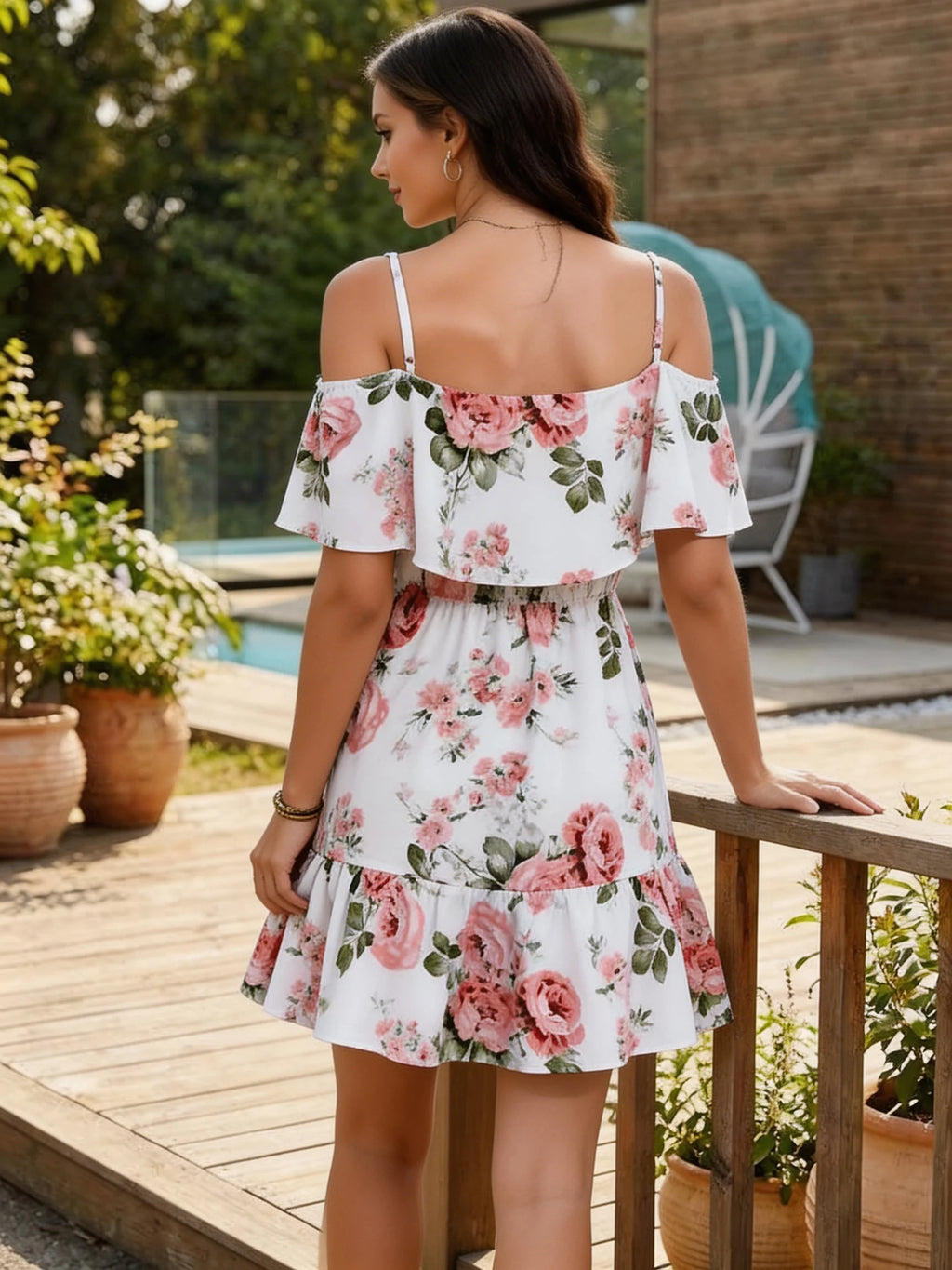 Damenkleid im Europäischen Stil mit Blumenmuster, Ärmelloses Neckholder-Oberteil mit Rüschenkanten, Kurzer Rock für den Sommer