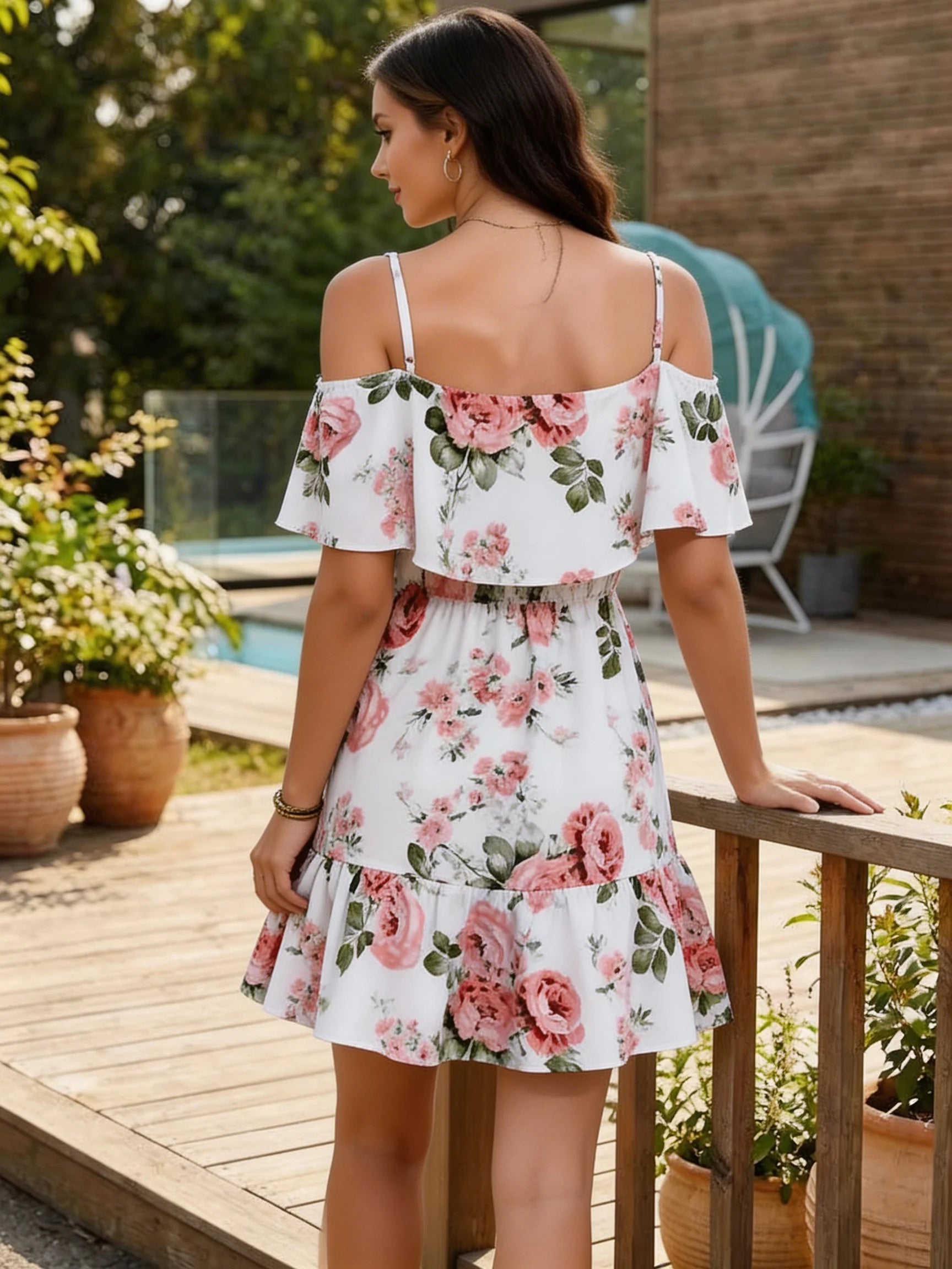Damenkleid im Europäischen Stil mit Blumenmuster, Ärmelloses Neckholder-Oberteil mit Rüschenkanten, Kurzer Rock für den Sommer
