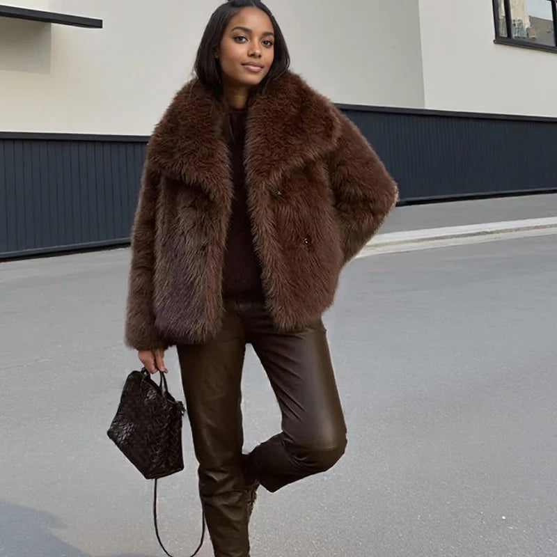 Solide braune flauschige Pelzjacke für Damen, lässig, Revers, lockere lange Ärmel, verdickt, warmer Kurzmantel, 2025, Winter, neue Dame, Pendelkleidung
