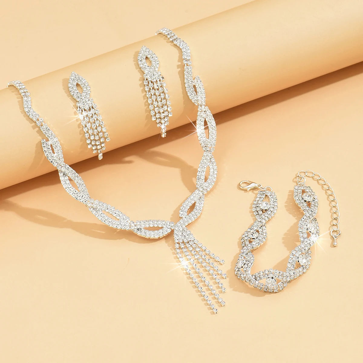 4PC Damen Mode Kupfer Klaue Kette Hohl Quaste Halskette Ohrringe Armband Schmuck-Set Hochzeit Bankett Party Festival geschenk