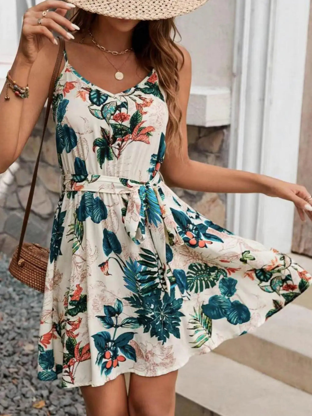 Ein Gürtelkleid für Damen im böhmischen Stil, geeignet für Urlaub und Outdoor-Aktivitäten, bequem und modisch.