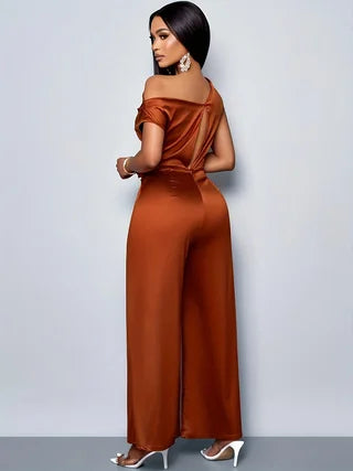 2026 Sommer Neuer Stil Einschultriger Rückenfreier Jumpsuit mit Bindedetail und weitem Bein im französischen High-End-Bankett-Stil, taillierter, schlankmachender Jumpsuit in Übergröße für Damen, geeignet für Party und