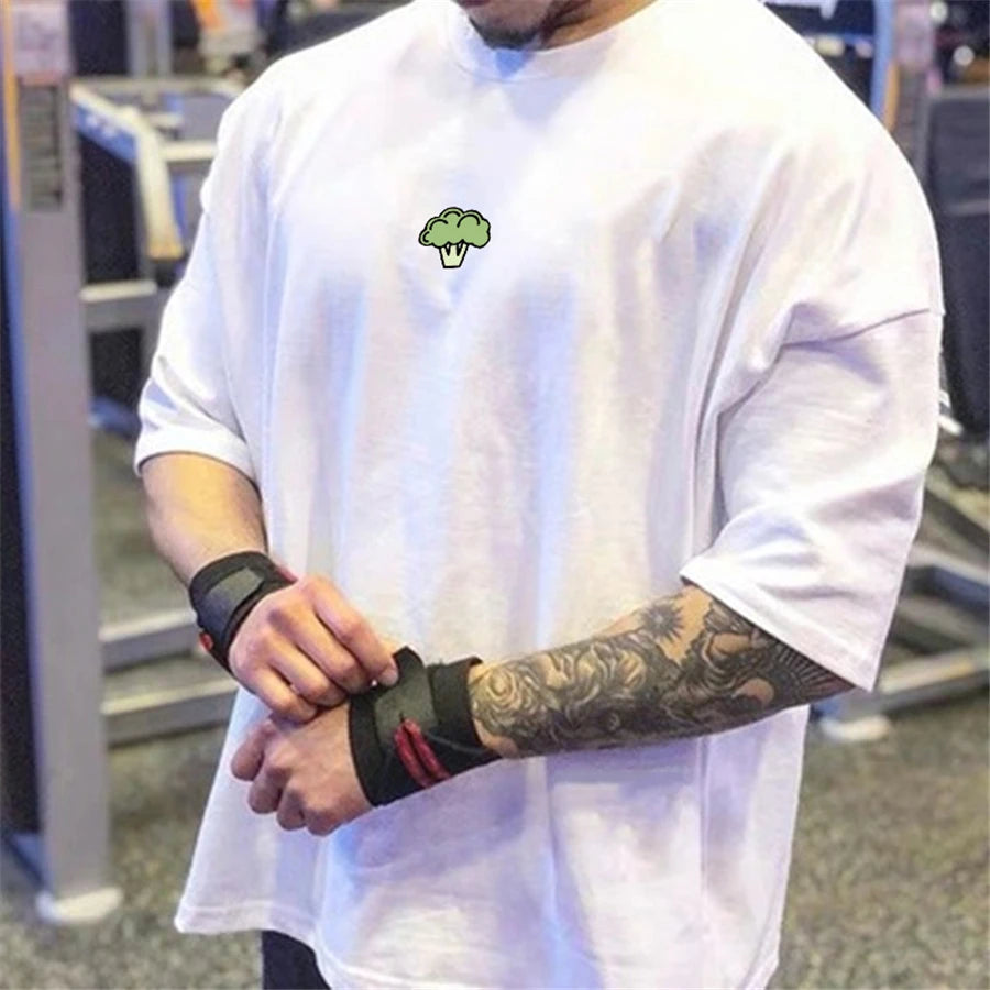 Hochwertige Turnhallen T-Shirt Männer Bodybuilding drucken lose T-Shirt Workout Fitness T-Shirts Männer Kleidung Baumwolle Kurzarm Sport hemd