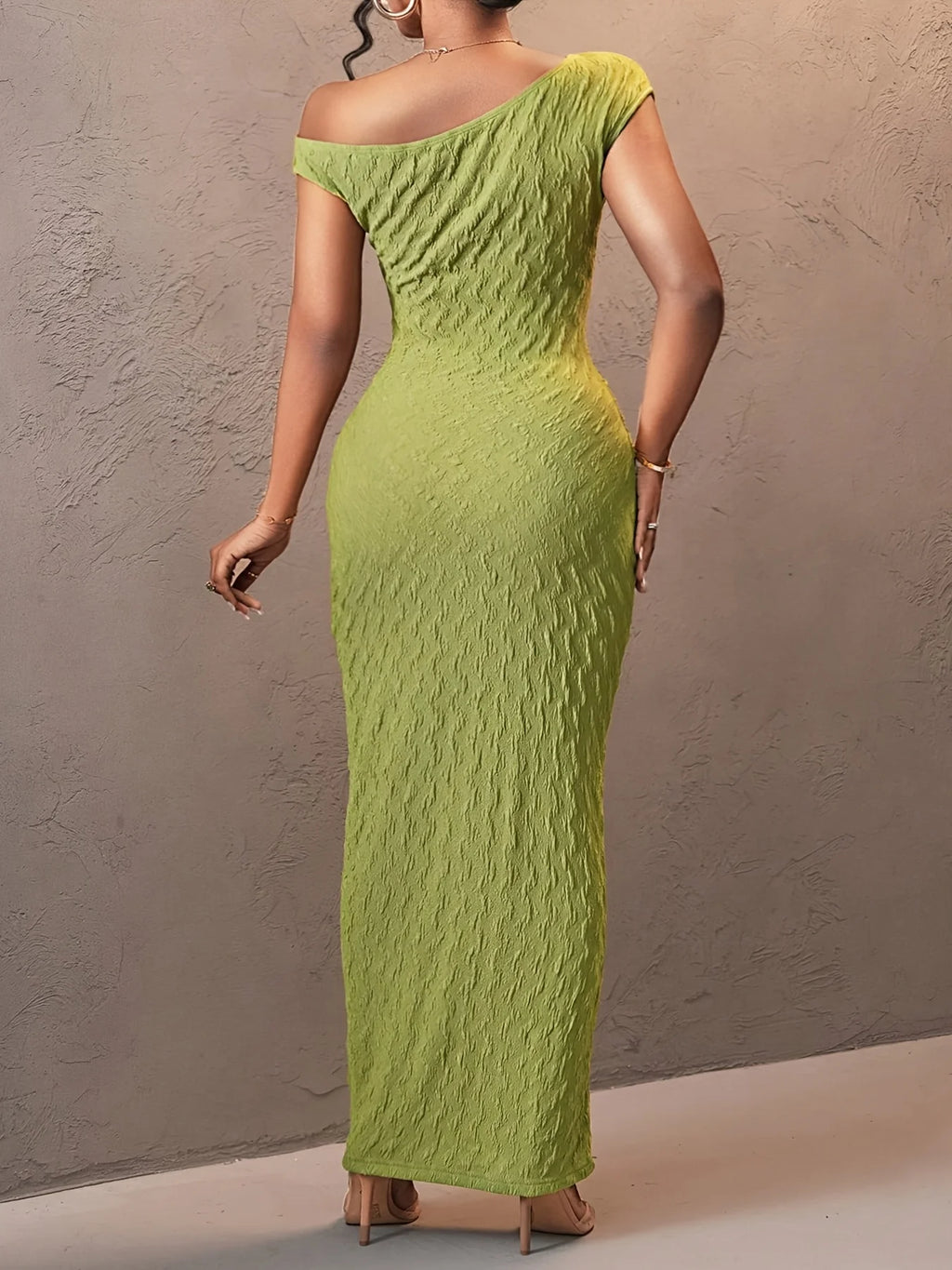 Sexy asymmetrisches, schulterfreies, ärmelloses, figurbetontes langes Kleid für Damen, ideal für Urlaub, Dates und modisches Pendeln.