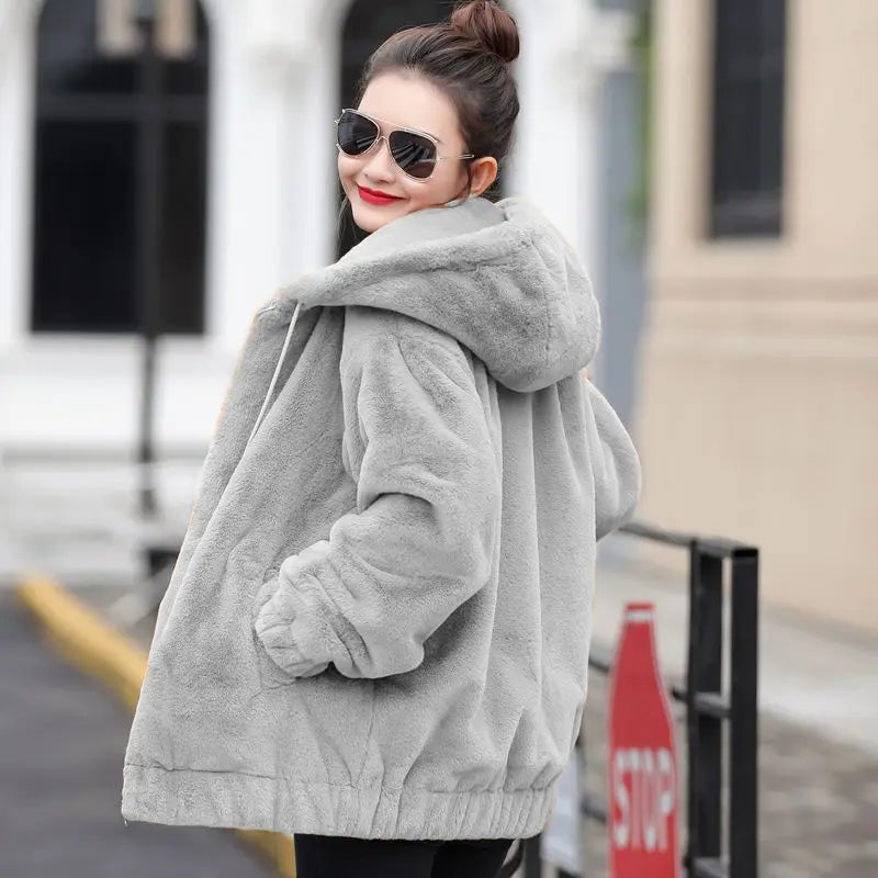 Plüsch-Kapuzenjacke für Damen, mittellang, Winter, neuer lockerer Plüsch, warmer, langer Ärmel, Plüsch, kurze Jacke, modischer Freizeitmantel