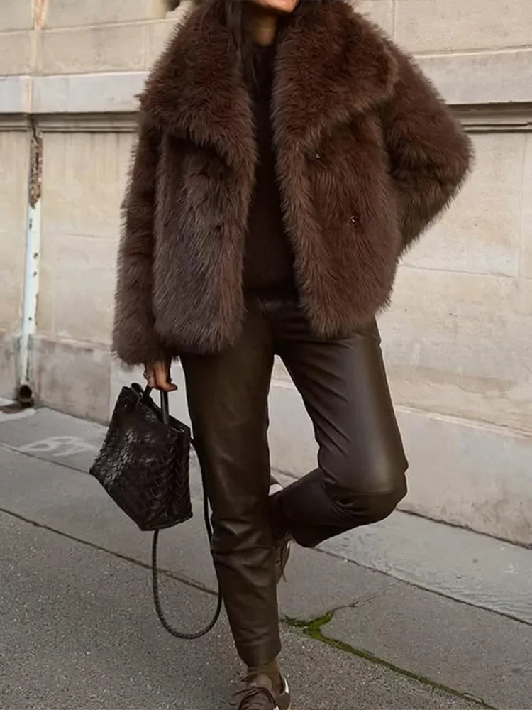 Solide braune flauschige Pelzjacke für Damen, lässig, Revers, lockere lange Ärmel, verdickt, warmer Kurzmantel, 2025, Winter, neue Dame, Pendelkleidung