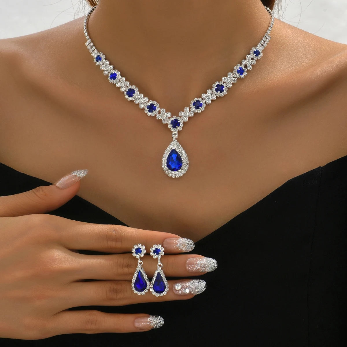 3-teiliges Damen-Set mit Kristalltröpfchen-Halskette und Ohrringen für Hochzeits- und Abendkleid-Accessoires
