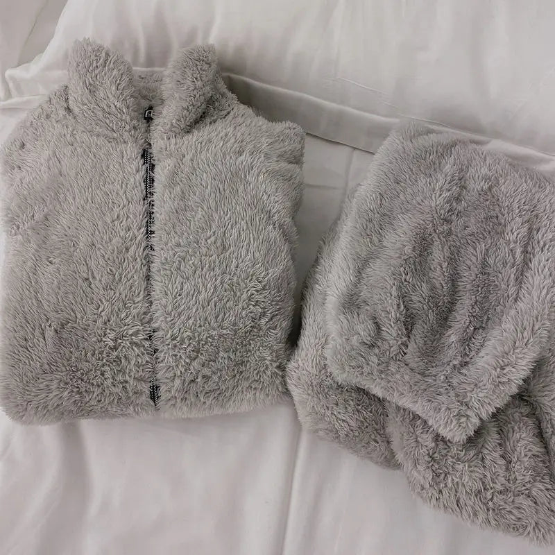 Neue Korallen Samt Hause Tragen Männer Koreanische Paare Pyjamas frauen Winter Gepolsterte Verdickte Strickjacke Kann Draußen Getragen Werden Einfache anzug