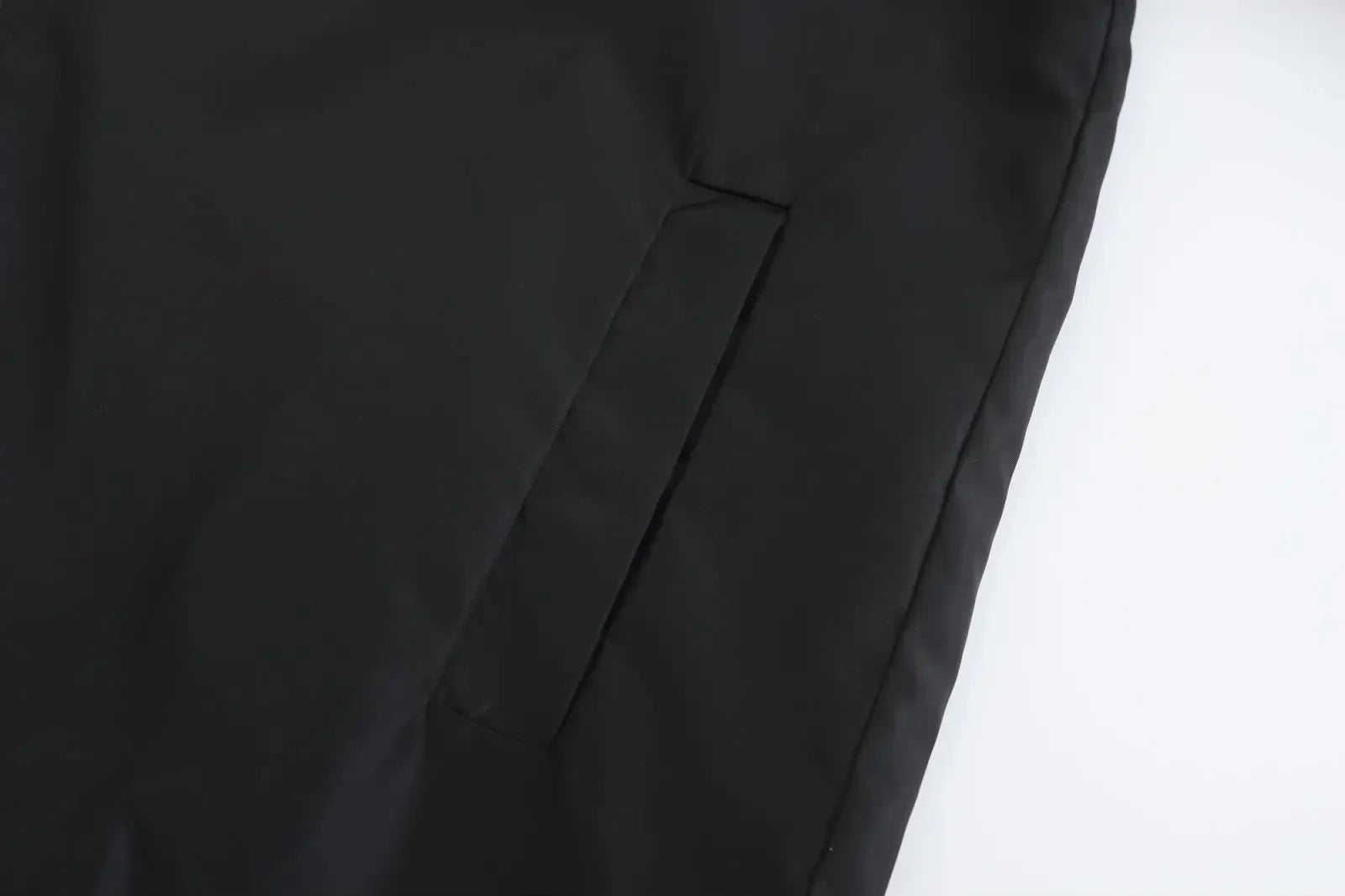 Lässige bedruckte Kapuzenjacke für Frühling und Herbst, modische neue wind- und wasserdichte Outdoor-Sportbekleidung für Herren