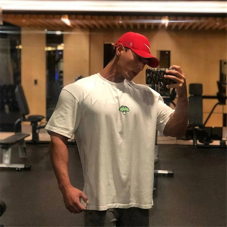Hochwertige Turnhallen T-Shirt Männer Bodybuilding drucken lose T-Shirt Workout Fitness T-Shirts Männer Kleidung Baumwolle Kurzarm Sport hemd