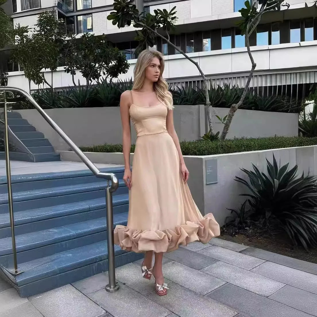 Elegante Rüschen solide Schlinge langes Kleid Frauen Riemen Taille Party Kleider Mode ärmellose rücken freie Strands chaukel Rock A-Linie Tutu