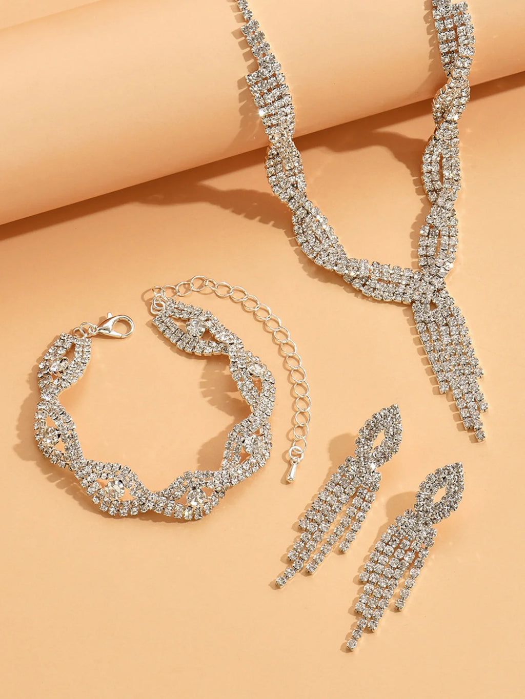 4PC Damen Mode Kupfer Klaue Kette Hohl Quaste Halskette Ohrringe Armband Schmuck-Set Hochzeit Bankett Party Festival geschenk
