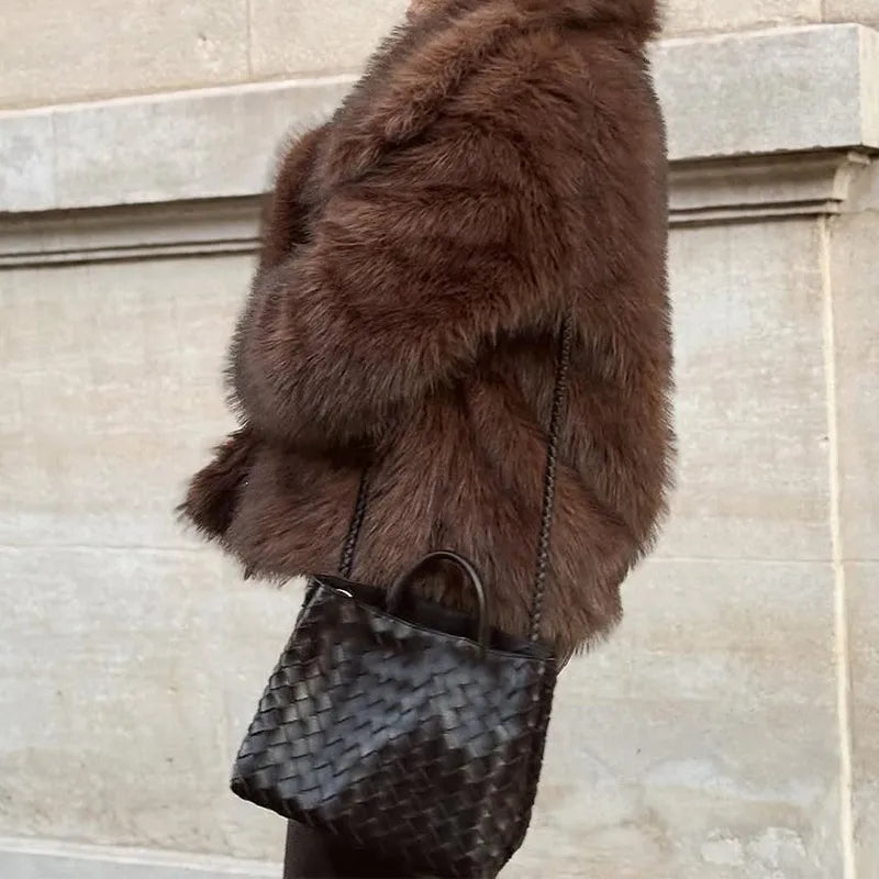 Solide braune flauschige Pelzjacke für Damen, lässig, Revers, lockere lange Ärmel, verdickt, warmer Kurzmantel, 2025, Winter, neue Dame, Pendelkleidung