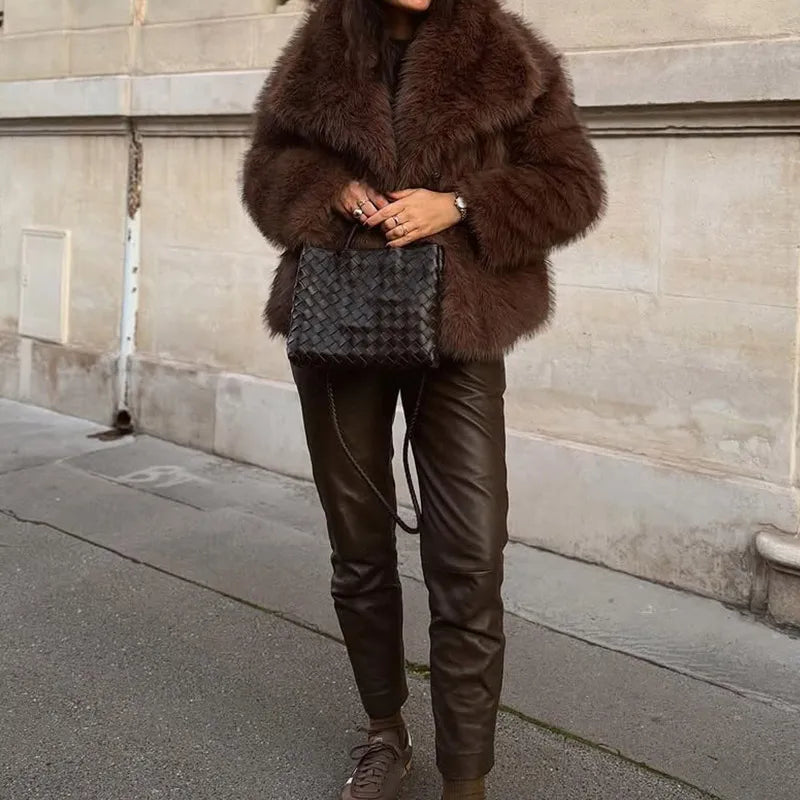 Solide braune flauschige Pelzjacke für Damen, lässig, Revers, lockere lange Ärmel, verdickt, warmer Kurzmantel, 2025, Winter, neue Dame, Pendelkleidung