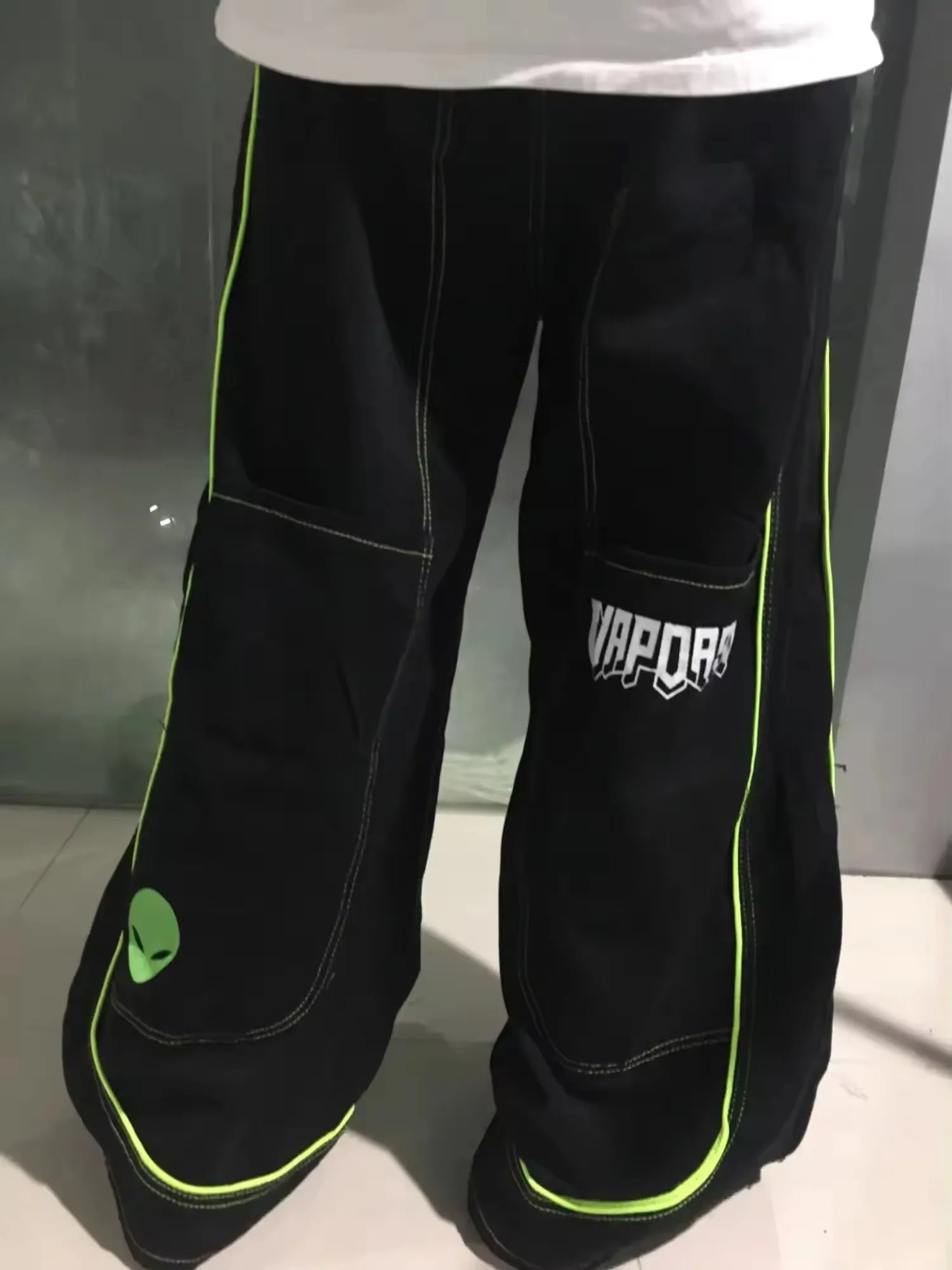 Jeans Frühling und Herbst Europäische und amerikanische Hose mit weitem Bein und lockerem Alien-Muster 2024, neuer High-Street-Trend, Hip-Hop-Männer