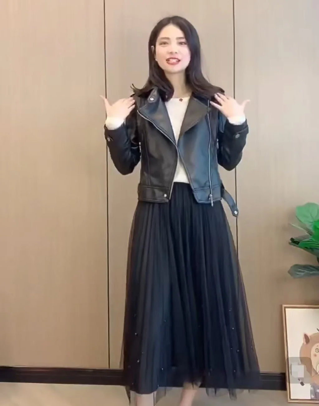 Modische rote PU-Lederjacke für Damen, kurzer Mantel, Stehkragen, Frühling und Herbst, dünner Stil, künstlerische Retro-Passform, lange Ärmel