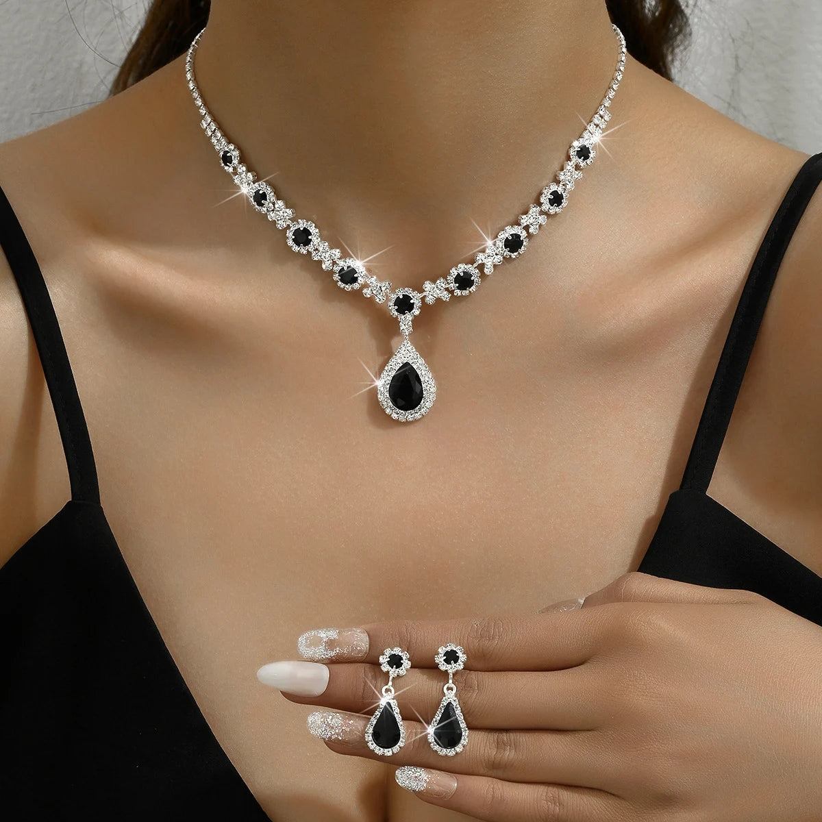 3-teiliges Damen-Set mit Kristalltröpfchen-Halskette und Ohrringen für Hochzeits- und Abendkleid-Accessoires