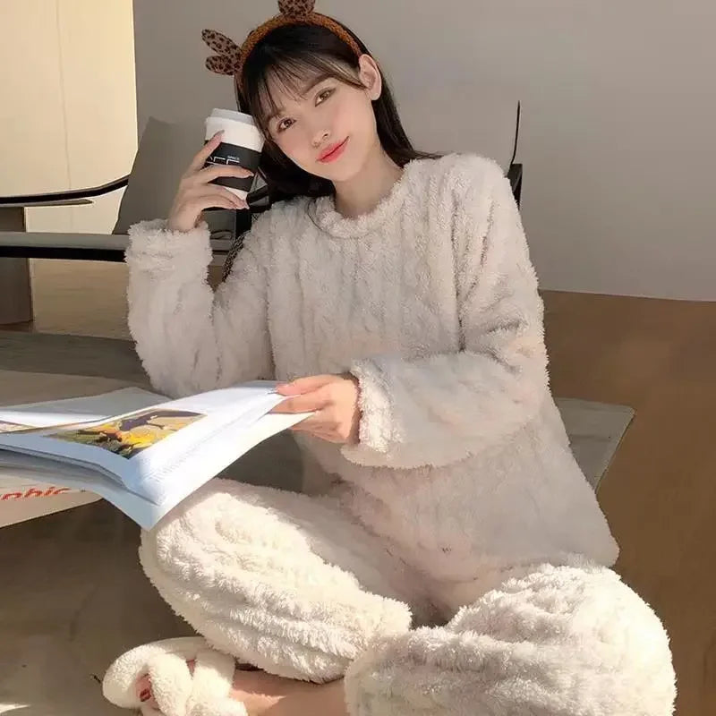 Verdickte Korallen Fleece Pyjama Set frauen Winter Hause Kleidung Nachtwäsche Samt Material Warme Gemütliche Winter Neue Ankunft