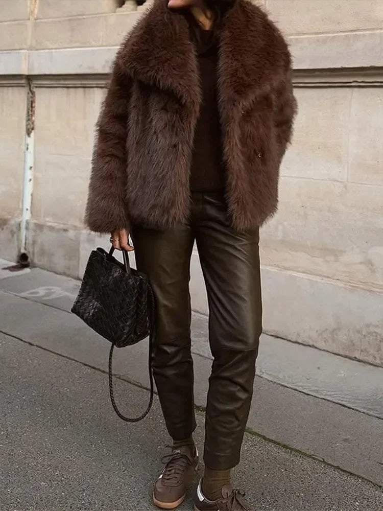 Solide braune flauschige Pelzjacke für Damen, lässig, Revers, lockere lange Ärmel, verdickt, warmer Kurzmantel, 2025, Winter, neue Dame, Pendelkleidung