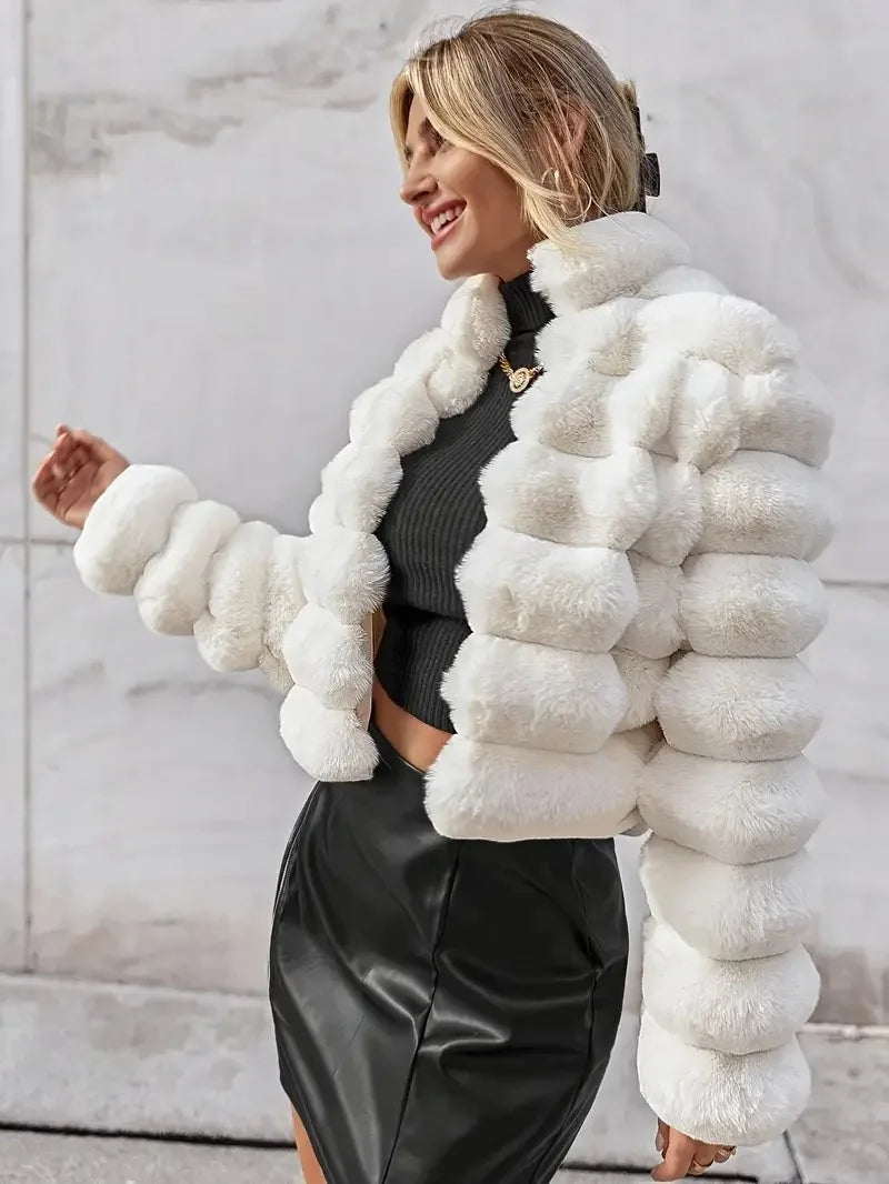 Herbst und Winter Neue kurze Kunstpelzjacke für Damen Vielseitiger europäischer und amerikanischer Ins-Stil Leichter Luxus und warm