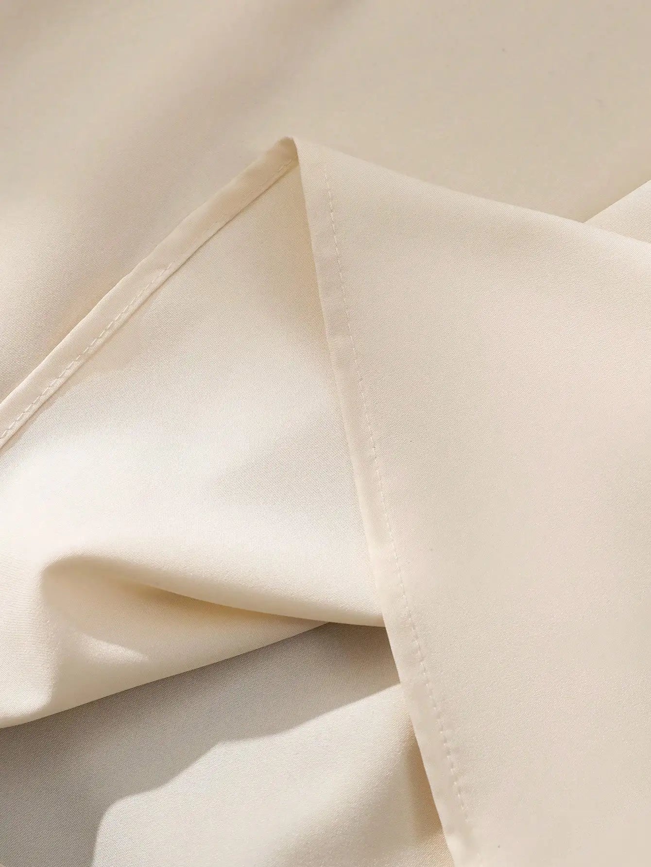 Elegantes, einfarbiges Midikleid mit Reverskragen, langen Ärmeln und Doppelknopfleiste für Damen, Herbstkleidung.