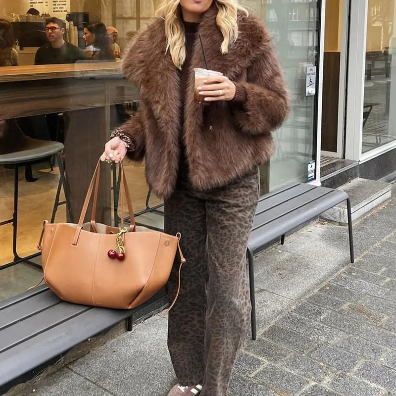 Solide braune flauschige Pelzjacke für Damen, lässig, Revers, lockere lange Ärmel, verdickt, warmer Kurzmantel, 2025, Winter, neue Dame, Pendelkleidung