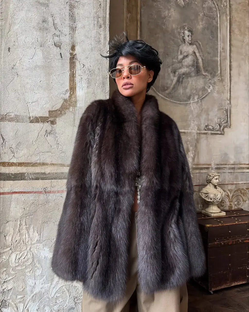 Brauner mittellanger Pelzmantel für Damen, Revers, versteckter Knopf, lockere, elegante Oberbekleidung, 2025, modischer Bürodame, Pendelmantel, Neu