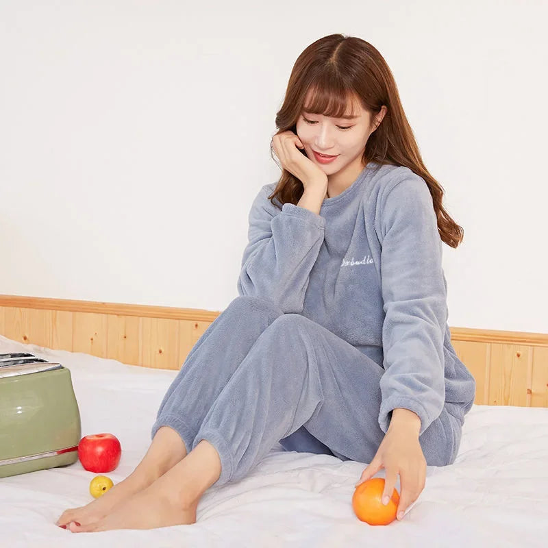 2024 Winter Pyjamas Warme Flanell Frauen Dicke Freizeit Tragen Einfachheit Korallen Samt Langarm Feste Nachtwäsche Pyjamas Set