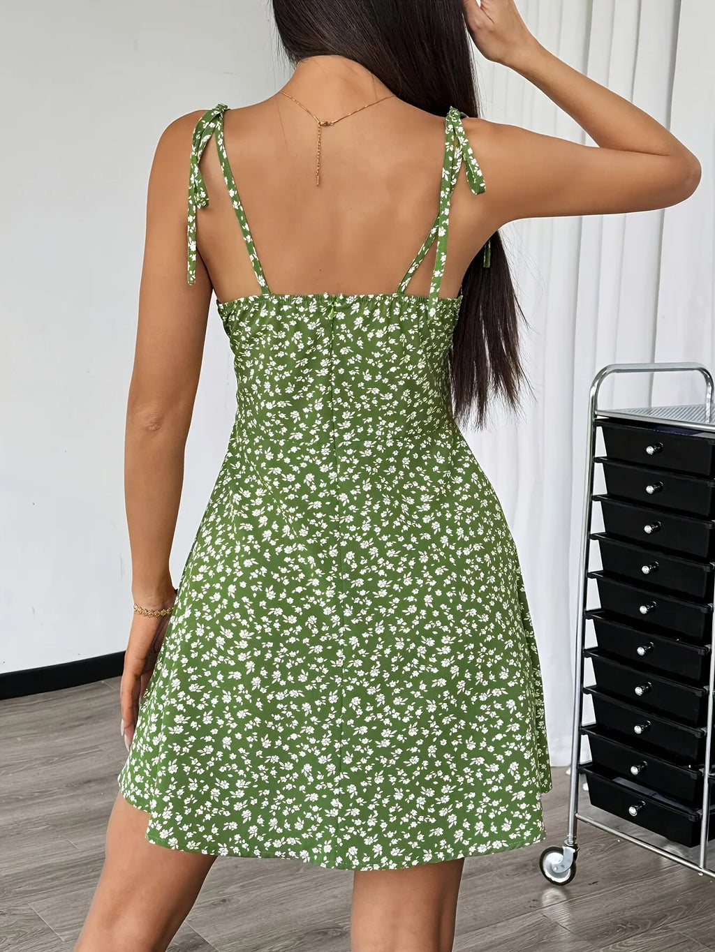 Kurzes Sommerkleid mit Blumenmuster und Spaghettiträgern für Damen, Damenkleider, Damenbekleidung, Damenbekleidung, Sommerkleid, Neu im Kleid 2025,