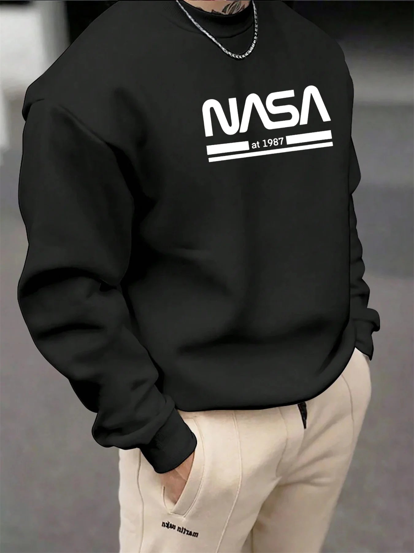 Men's autumn and winter fashionable casual loose NASA letter graphic printed long sleeved round neck sweatshirt