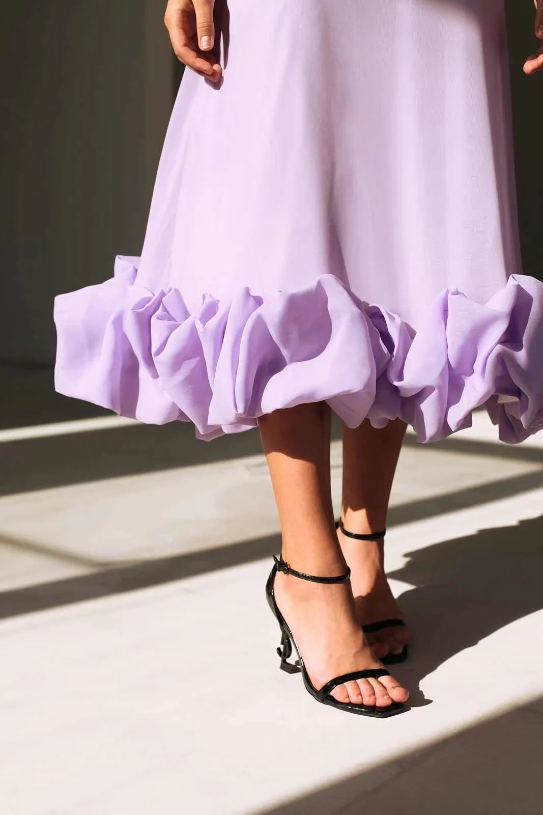 Elegante Rüschen solide Schlinge langes Kleid Frauen Riemen Taille Party Kleider Mode ärmellose rücken freie Strands chaukel Rock A-Linie Tutu